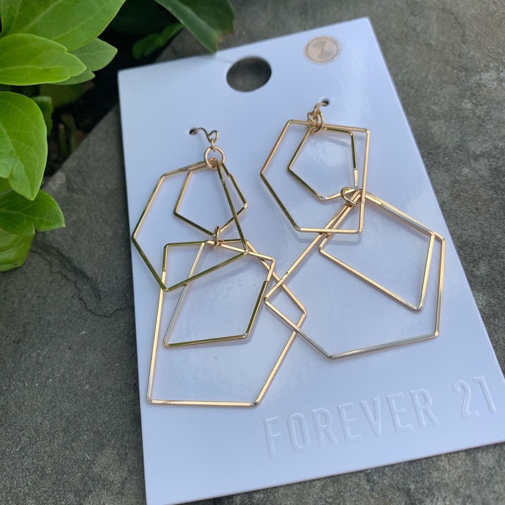 ⭐️ NTW Gold Geometric Earrings